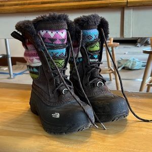 Northface girls snow boots size 13